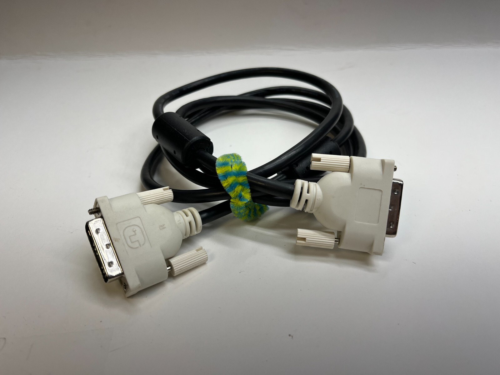 Honglin 6ft 18Pin M-M DVI-D Cable E239246 - Gently Used | eBay
