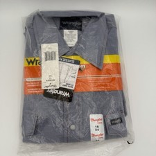 Wrangler Classic Fit Cowboy Cut 16 x 34 Button-Down Pearl Snap Western Shirt