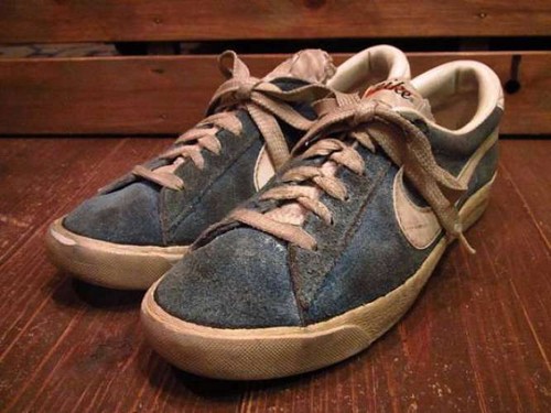 NIKE Cursive Tag Bruin Suede Light Blue 