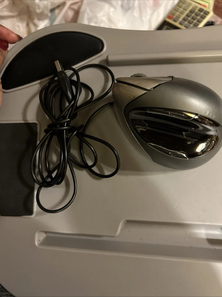 Evoluent VM4R Vertical Mouse 4 Right Handed Ergonomic Optical Mouse Wired USB - Image 2 of 4