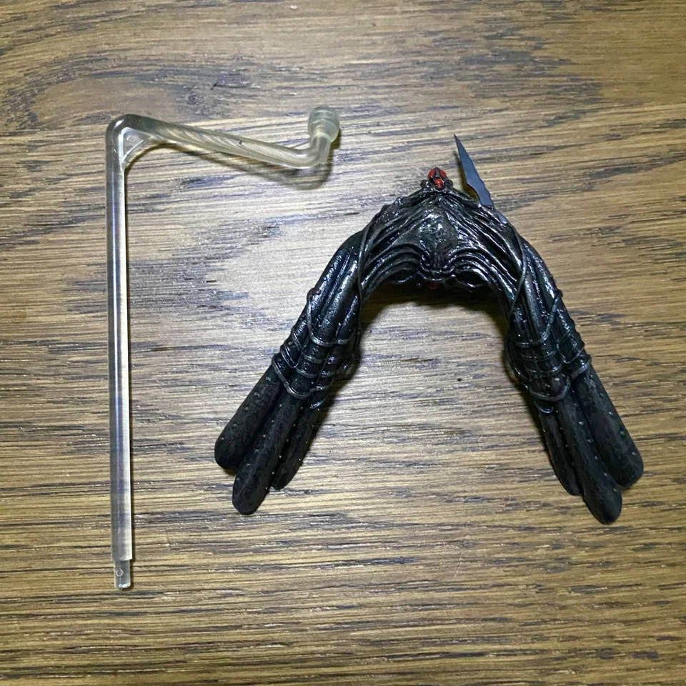 1/6 HOT TOYS : FIGURE MMS137 AVP PREDATORS FALCONER PREDATOR : ACCESSORIES - Image 3 of 3