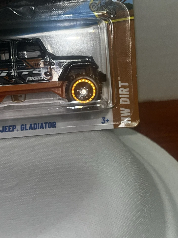 Hot Wheels '20 Jeep Gladiator Super Treasure Hunt  FREE SHIPPING - Image 3 of 4