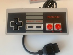 NES Konsole + 8 Spiele + 3 Controller + Four Score Adapter Nintendo Mario Bros