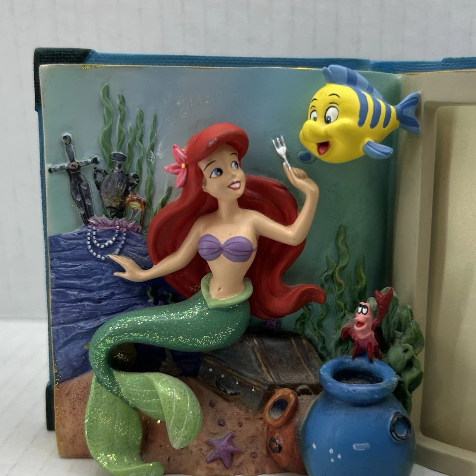 "Marco de fotos estantería Ariel de La Sirenita de Disney Store, 3,5"" de alto x 6,25""" Foto 2 de 4