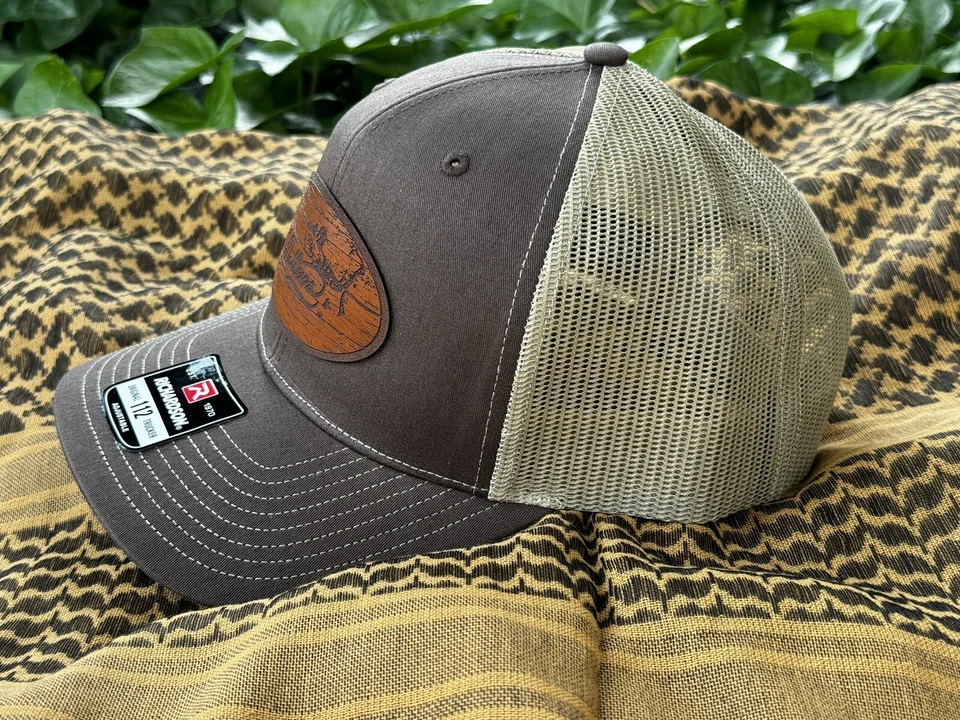 Sombrero de camionero con parche de cuero - Mathews tiro con arco ovalado Foto 3 de 4