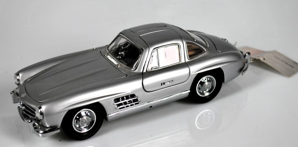 SL 300 MERCEDES FRANKLIN MINT 1954 MODELLINI DI LUSSO CON MOLTI PARTICOLARI 1:24 - Immagine 4 di 4