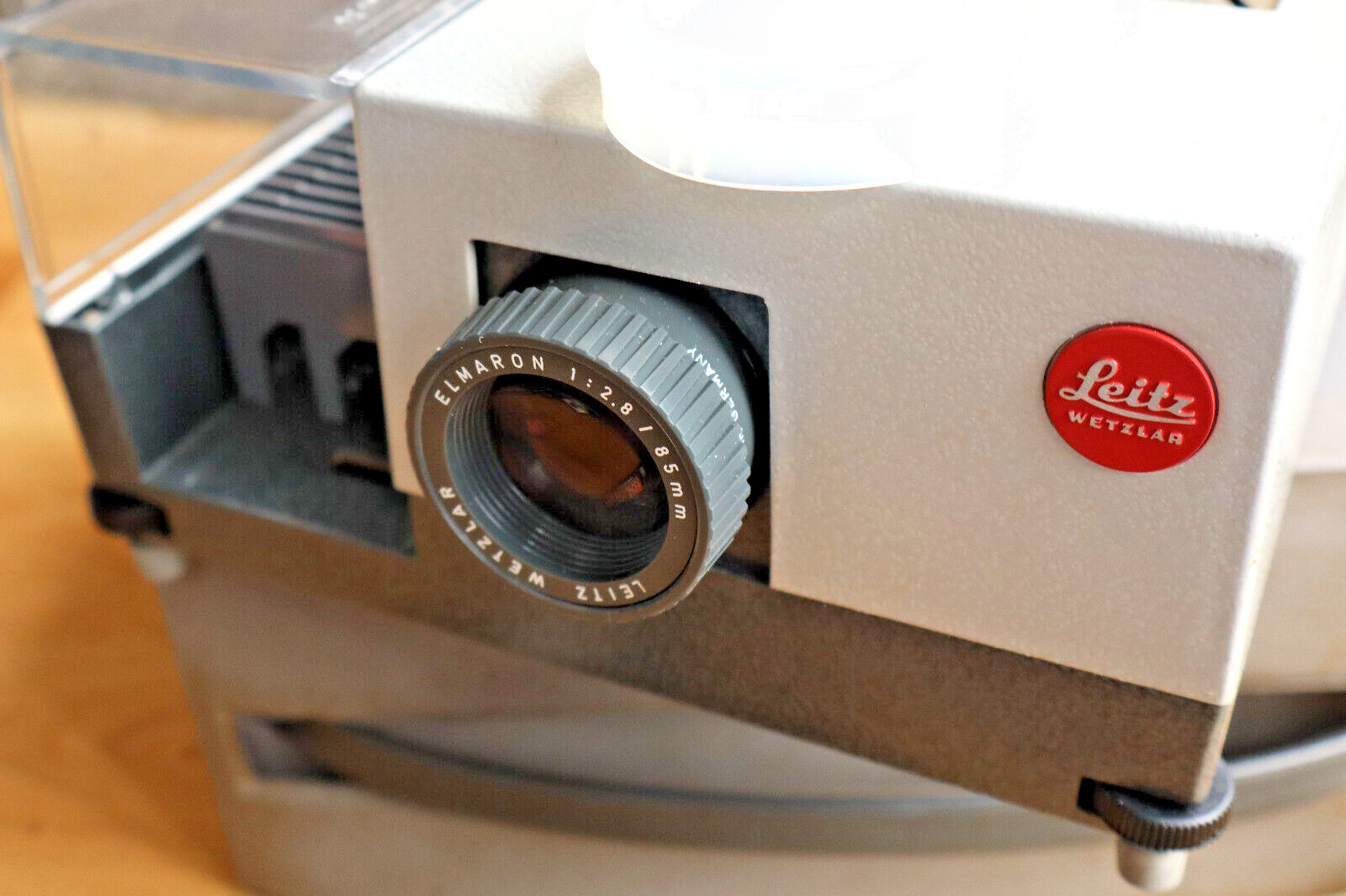 VINTAGE ERNST LEITZ GMBH WETZLAR PRADOLUX 24 SLIDE PROJECTOR