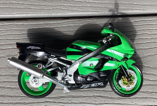 NEW-RAY 1/12 SCALE GREEN & BLACK KAWASAKI NINJA ZX 9R MOTORCYCLE NEW JUST NO BOX - Picture 19 of 23