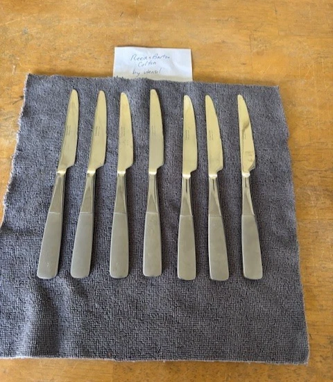 7 -Reed & Barton COLTON Stainless Steel 18/10 9-5/8" Serrated Dinner Knives VGUC