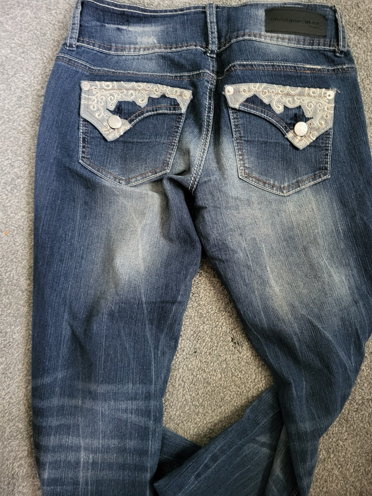 Women's Twenty One Black Destructed Straight Embroider Jeans Size 7/8 R