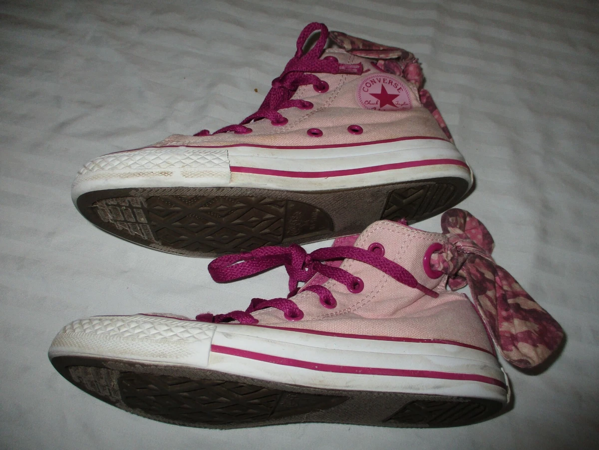 Pink top bow converse