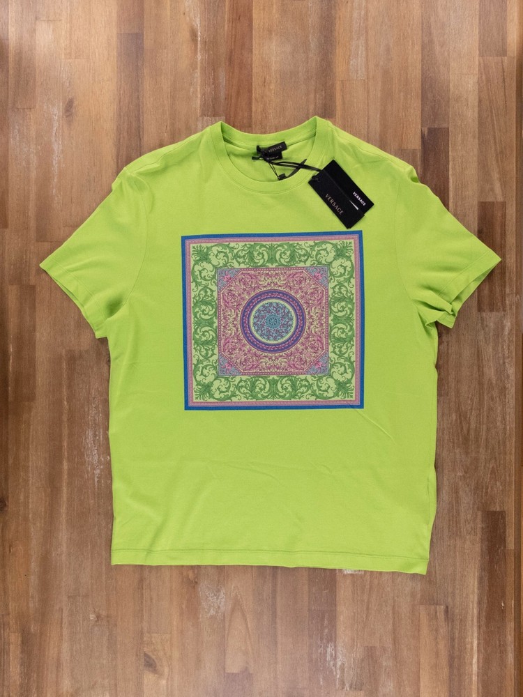 $475 VERSACE vibrant lime green barocco print t-shirt Medium authentic NWT