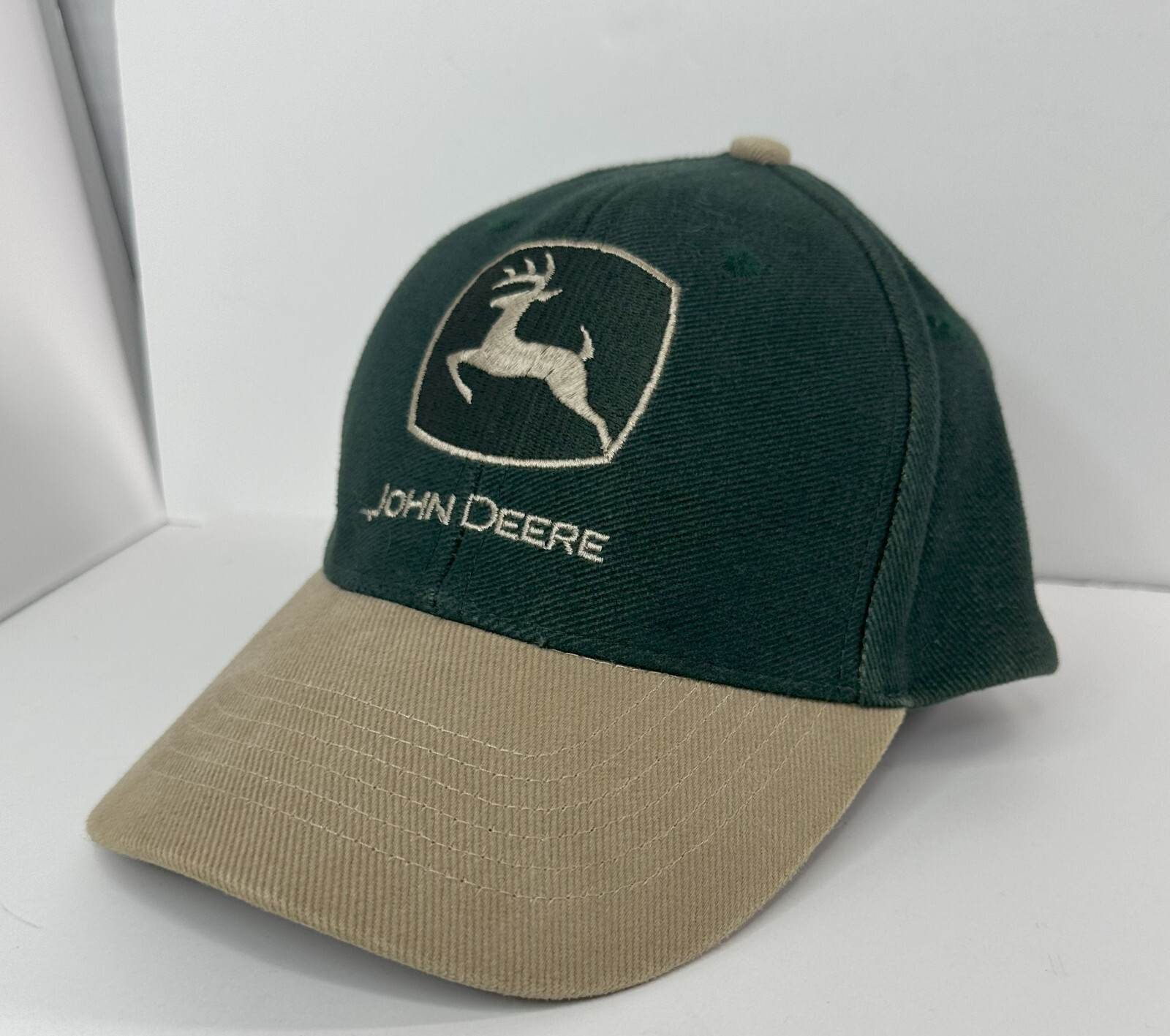 John Deere Hat Cap Snapback Adjustable CYRK PRE-OWNED IN VERY GOOD CONDITION