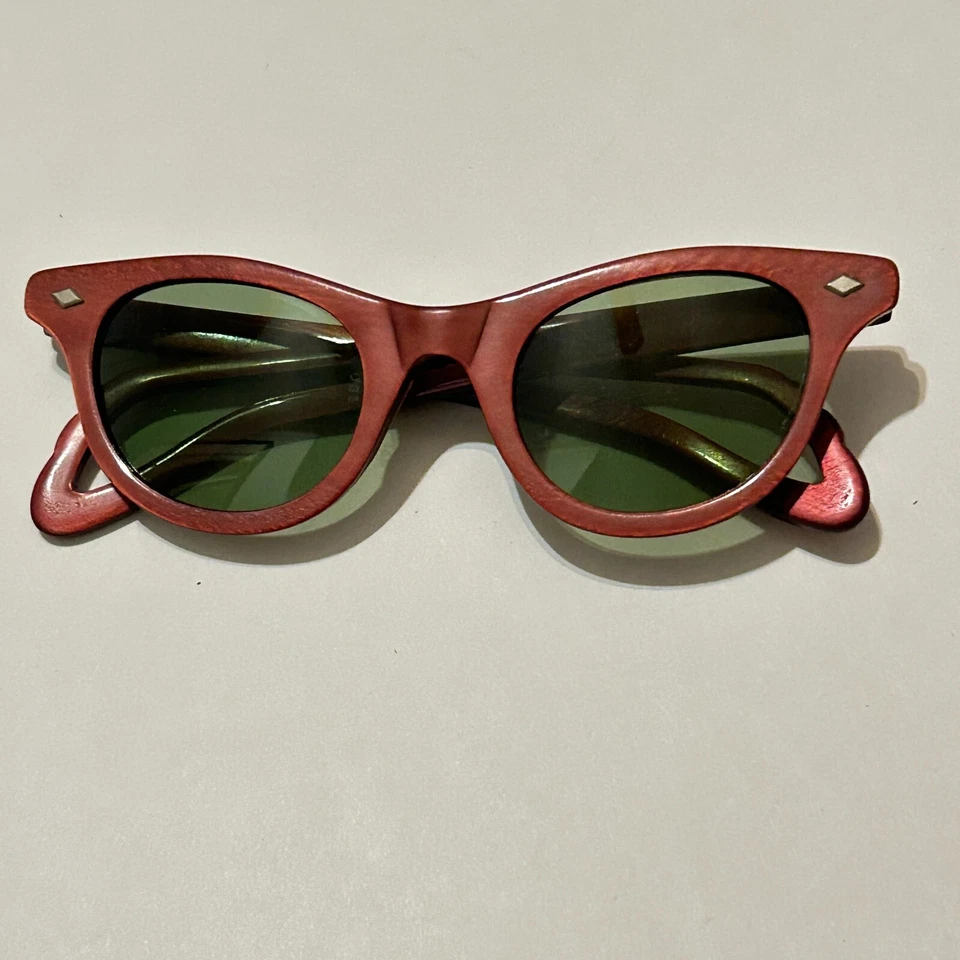 Винтажные солнцезащитные очки 1950-х красный кошачий глаз зеленые линзы готовы к носке - Изображение 2 из 4