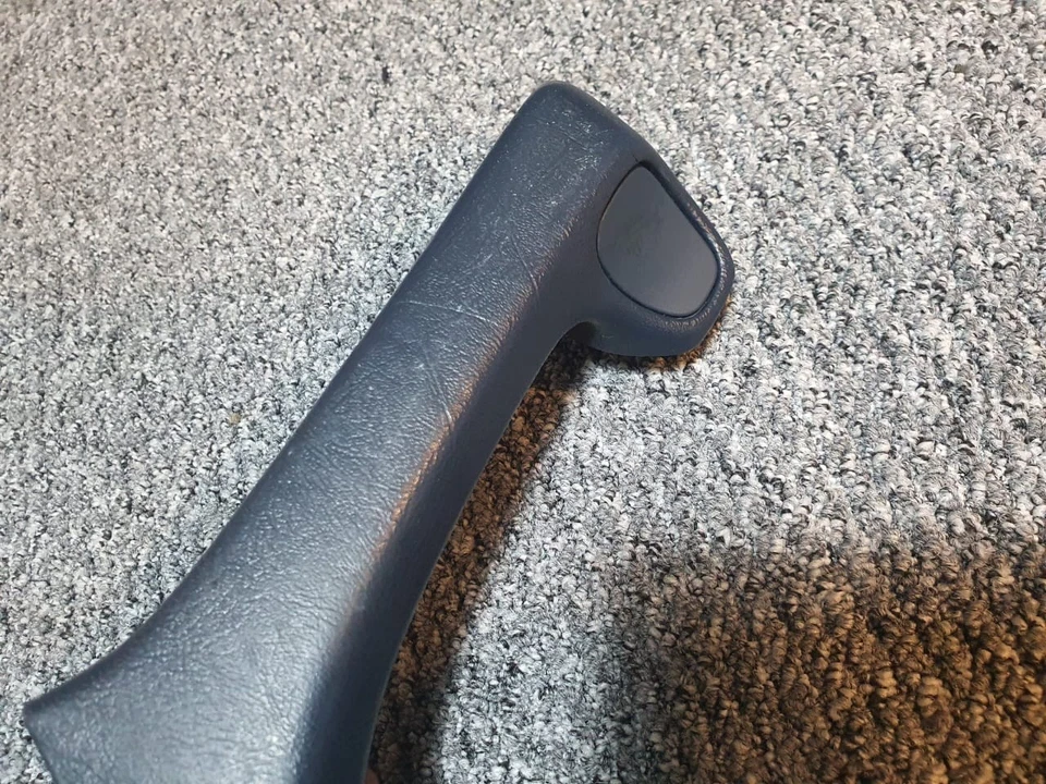 BMW E24 628CSi 633CSi 635CSi pasajero puerta derecha tirador interior manija de agarre azul Foto 3 de 4