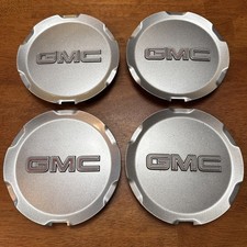 Set Of 4 2010 - 2015 Genuine Gmc Terrain Center Caps Pn 9597973 Silver Oem Nv Set Of 4 2010 - 2015 Genuine Gmc Terrain Center Caps Pn 9597973 Silver Oem Nv