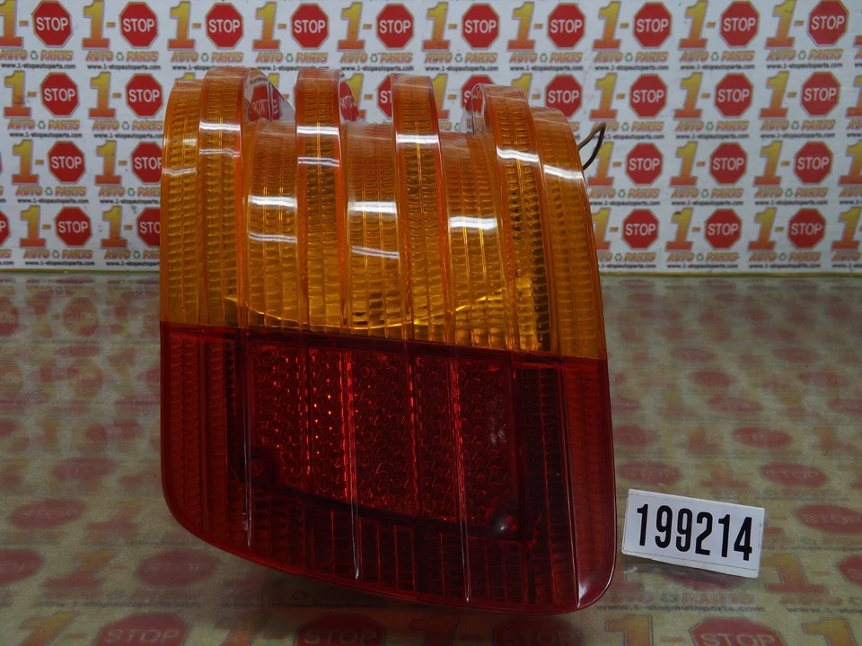 1973-1980 MERCEDES BENZ 450SL DRIVER LEFT SIDE REAR BRAKE TAIL LIGHT OEM - Image 3 of 4