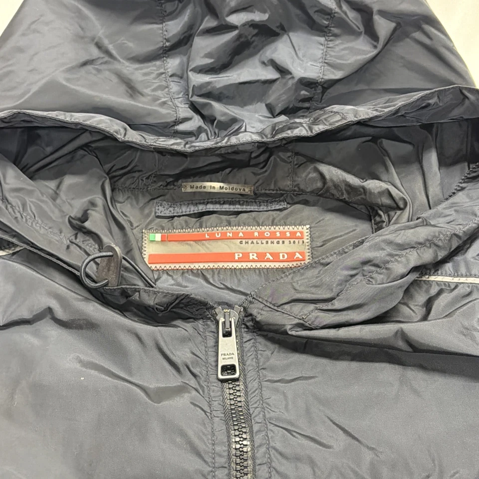 CHAQUETA CORTAVIENTOS VINTAGE PRADA LUNA ROSSA SPORT CHALLENGE 2013 Vela 46 Foto 3 de 4