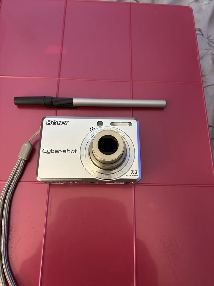 Câmera Digital Sony CyberShot DSC-S730-RETRO-7.2 MP e Cartão SD Testado Quase Perfeito - Imagem 2 de 4