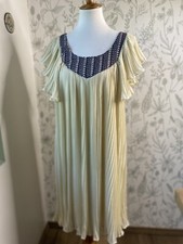 HD in Paris Anthropologie Saunier Pleat Swing Dress Cream Size Large 