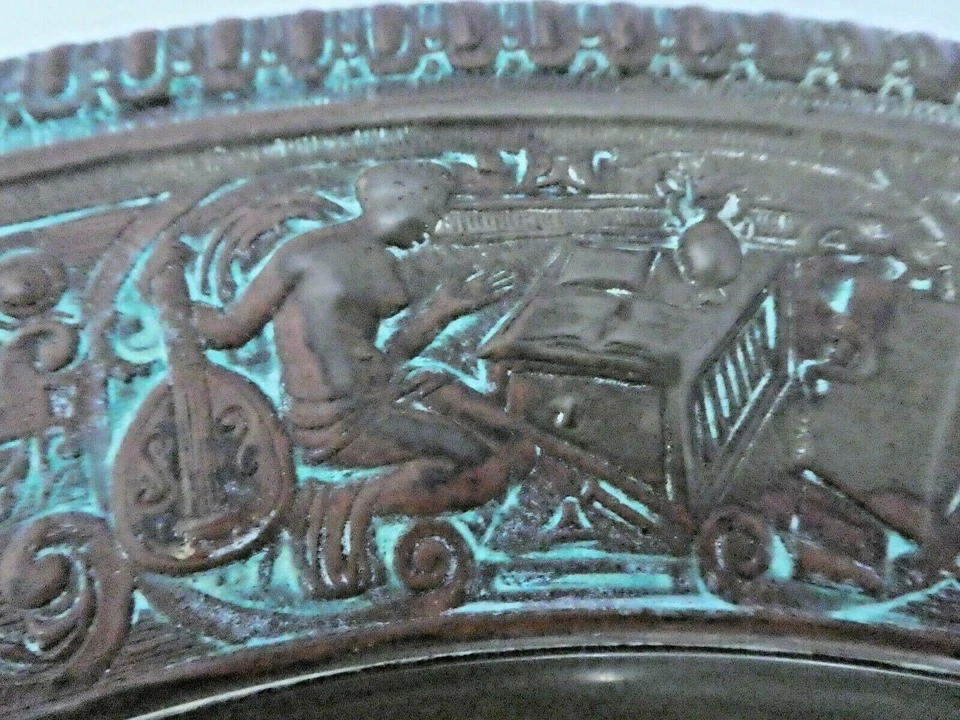 ESPEJO Antiguo, Marco de Latón con Figuras Mitológicas + 3 Candelabros REDONDOS Foto 2 de 4