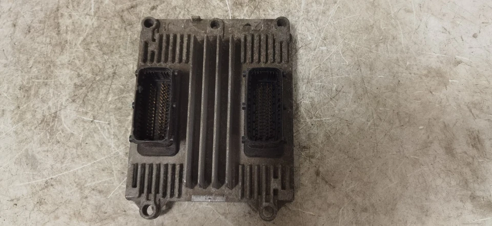 2004 Saturn Vue  Control Module Unit 24229637 - Image 3 of 4