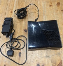 Microsoft xbox 360s console bundle working. *no power cable