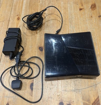Microsoft xbox 360s konsole bundle funktionstüchtig. *ohne Stromkabel