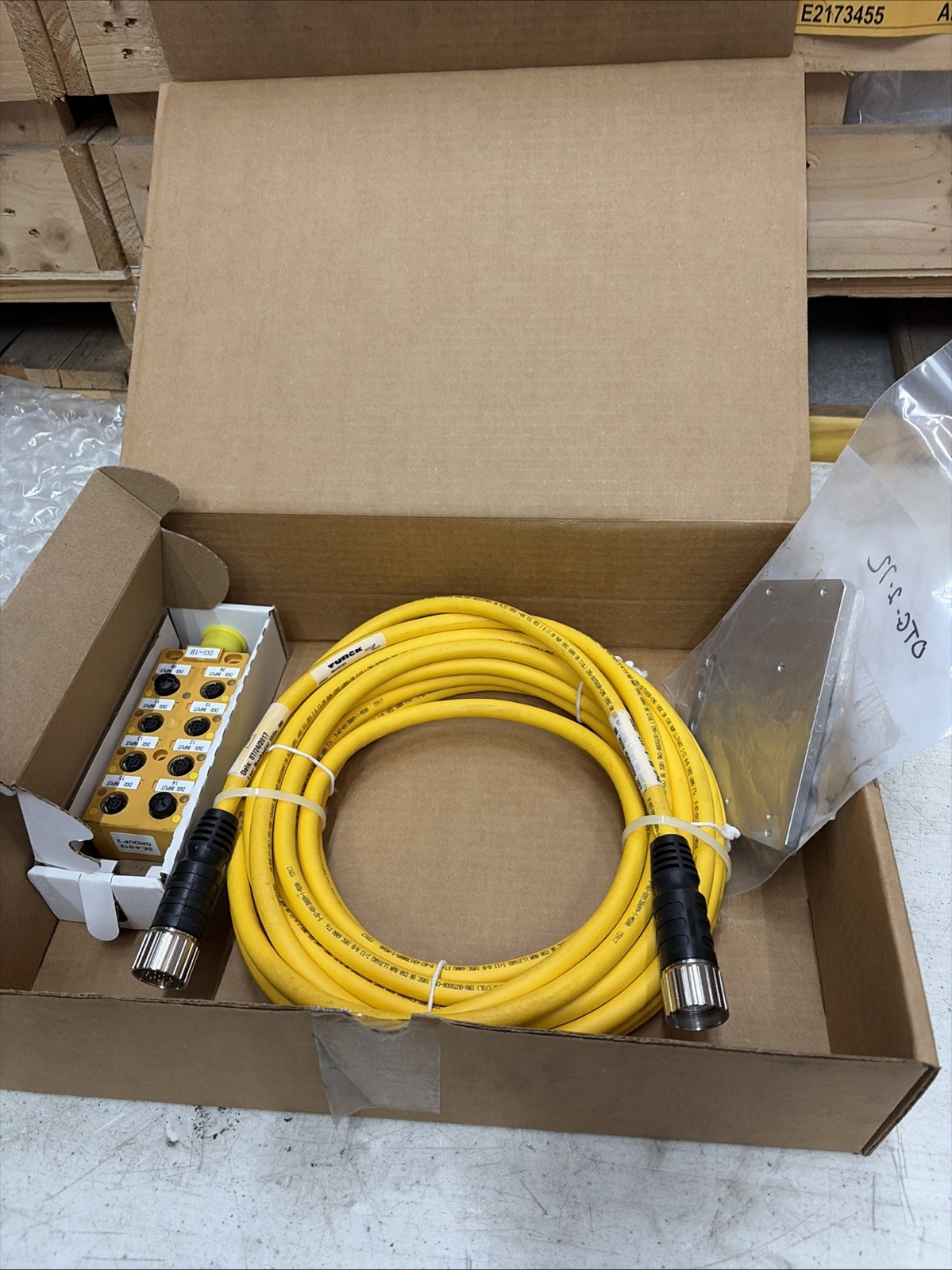 TURCK VB 80-P7X9-CS12 / VB80P7X9CS12 With 12-PIN M23 CABLE SE-4-017-GR02 New