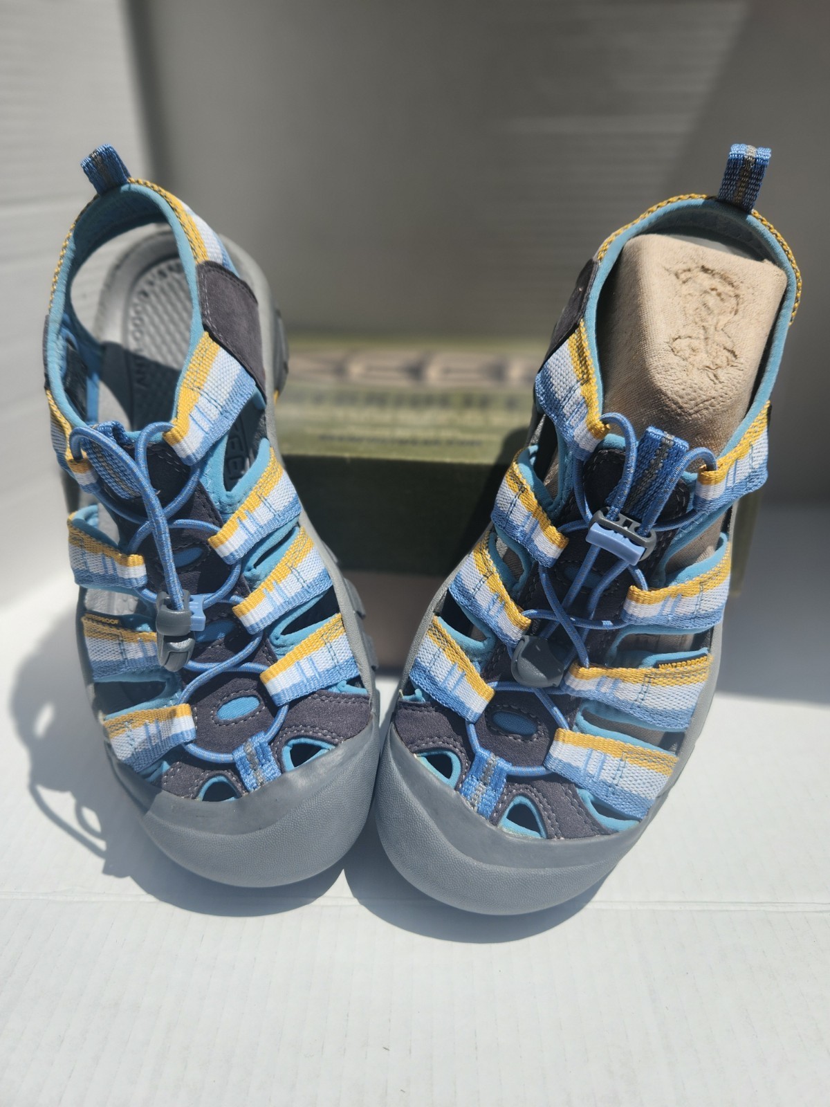 *NUOVO* SANDALI DONNA KEEN TAGLIA 9 AZZURRO RIGHE NEWPORT H2 1003443