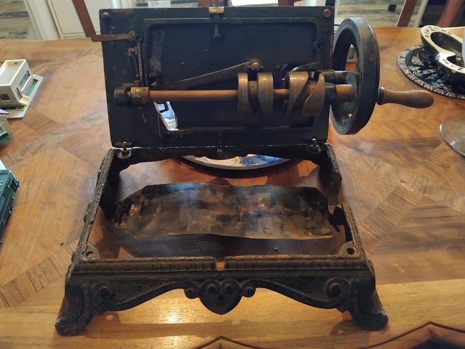 Machine à coudre très ancienne  19ème ? inscription: 2640 - Photo 2/4