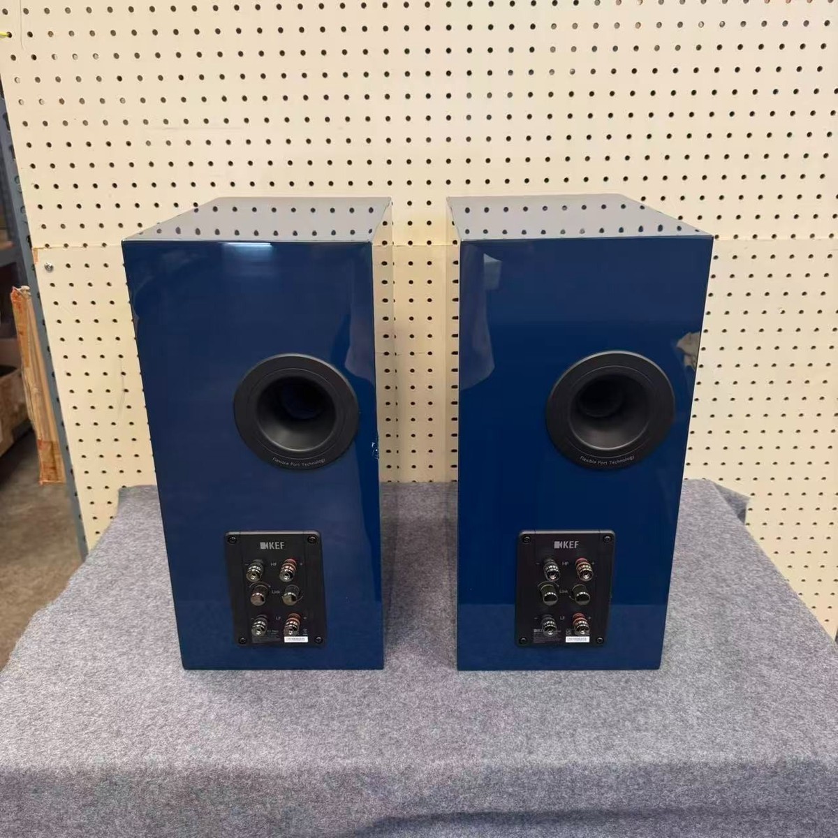 KEF R3 Meta Bookshelf Speakers (Pair), Indigo Blue (Used)b #2375