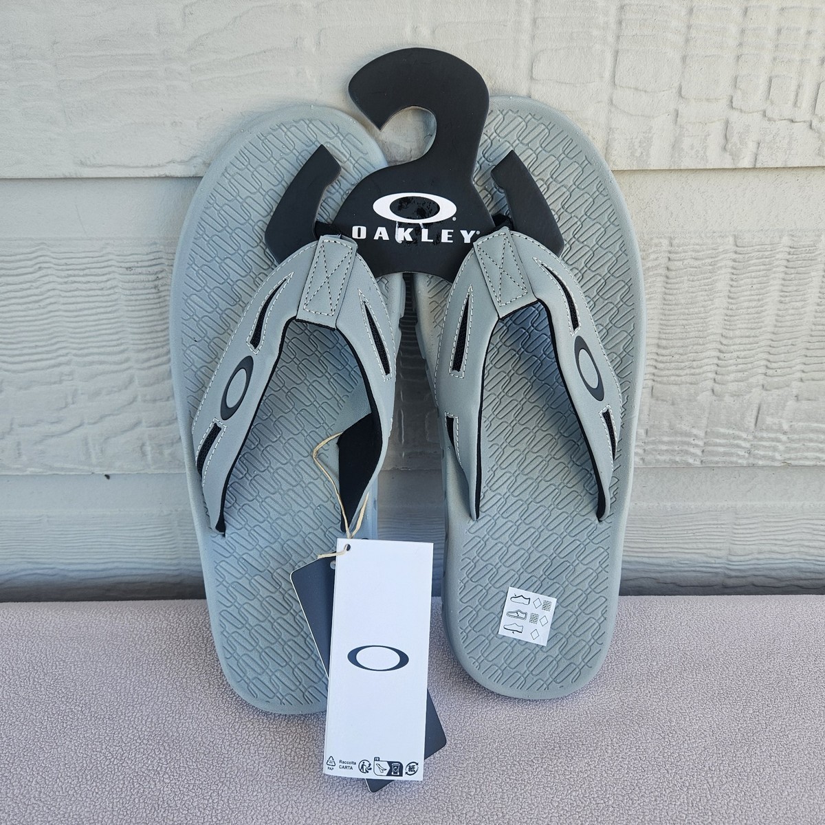 Oakley Operative Sandal 2.0 Flip Flop Men SZ 12 Grey Comfort  display picture 2