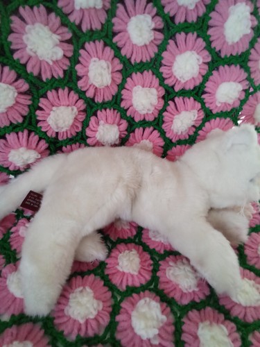 White Cat Muffin The Bearington Collection Blue Eyes Laying Down 18" - Picture 4 of 5