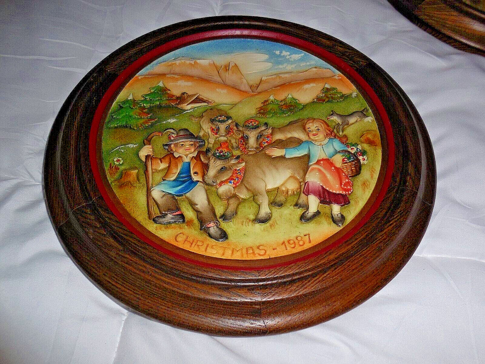 ✔️ Vintage ANRI of Italy - Carved Wooden Painted 1987 CHRISTMAS Plaque Plate