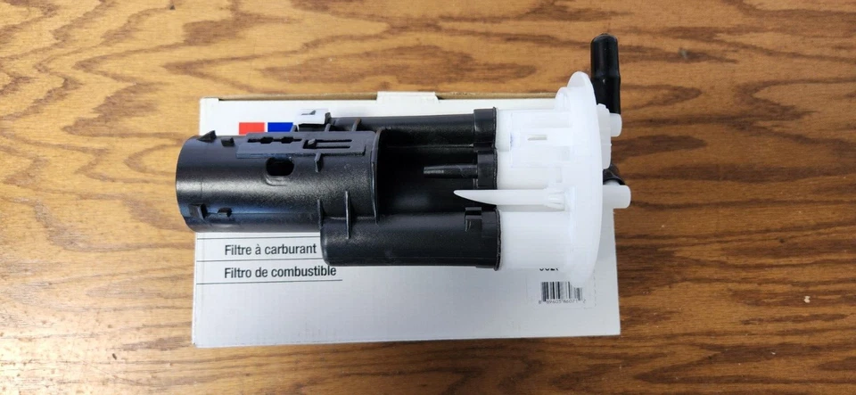 Filtro de combustible Carquest 96200983 se adapta a los modelos ACURA CL & TL en la tabla Foto 3 de 4