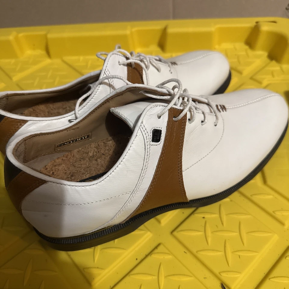 FootJoy FJ Icon Men's Golf Shoes 9  W (US)  - Image 2 of 4