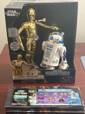 Disney Star Wars Power Force C-3PO and R2-D2 talking with 16 Clone Wars Posters