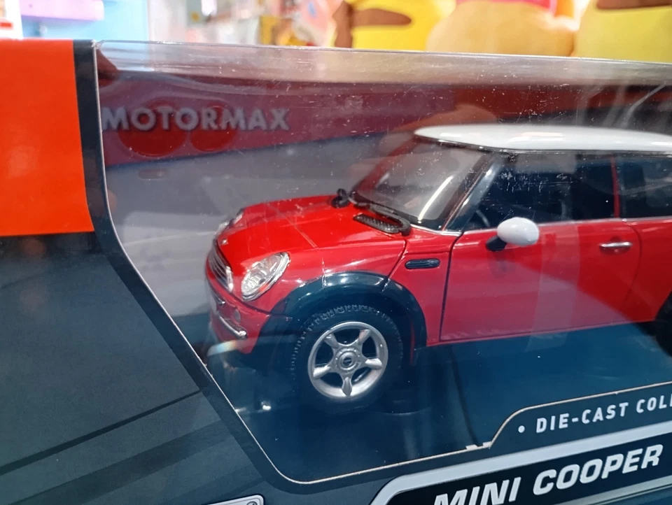 Modellino auto die cast collection MINI COOPER 2000 RED/WHITE 1:18 MotorMax - Immagine 4 di 4