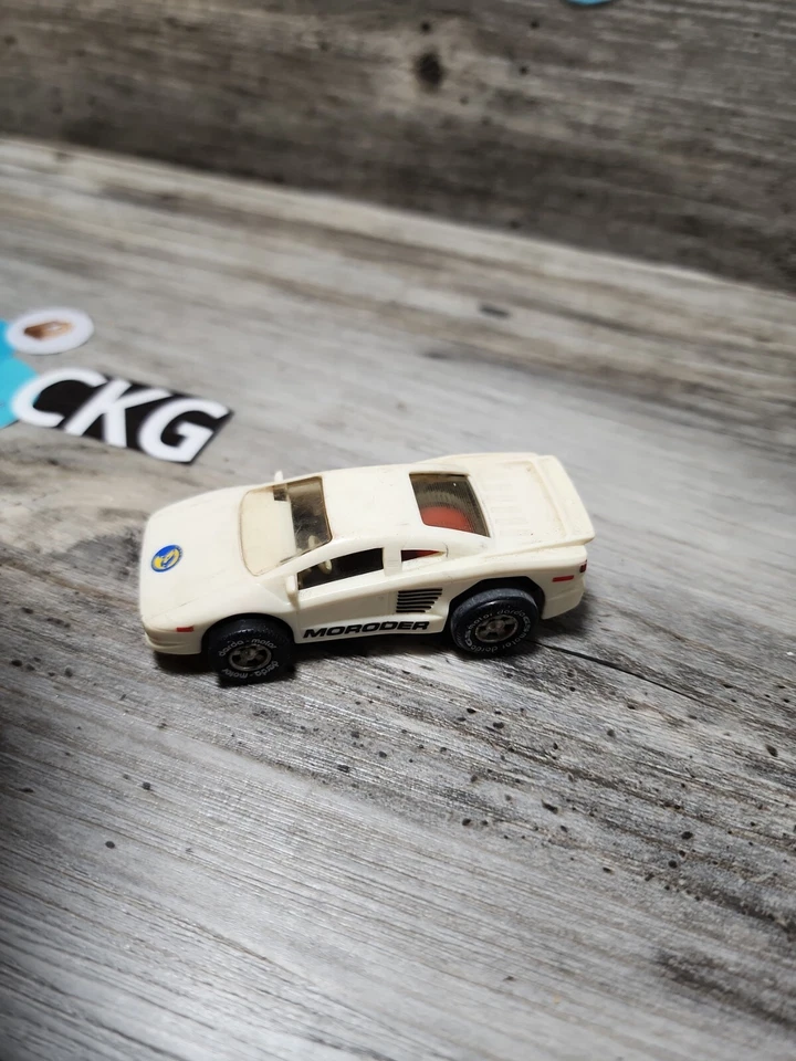 Coche deportivo italiano Darda Motor 1/60 Cizeta-Moroder V16T blanco tirador trasero corredor Foto 2 de 4