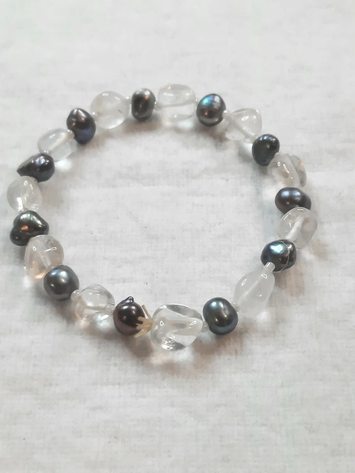 Pulseira de cristal vintage do final dos anos 1900 pérolas cinzentas e rocha mede 2 polegadas de diâmetro - Imagem 3 de 3