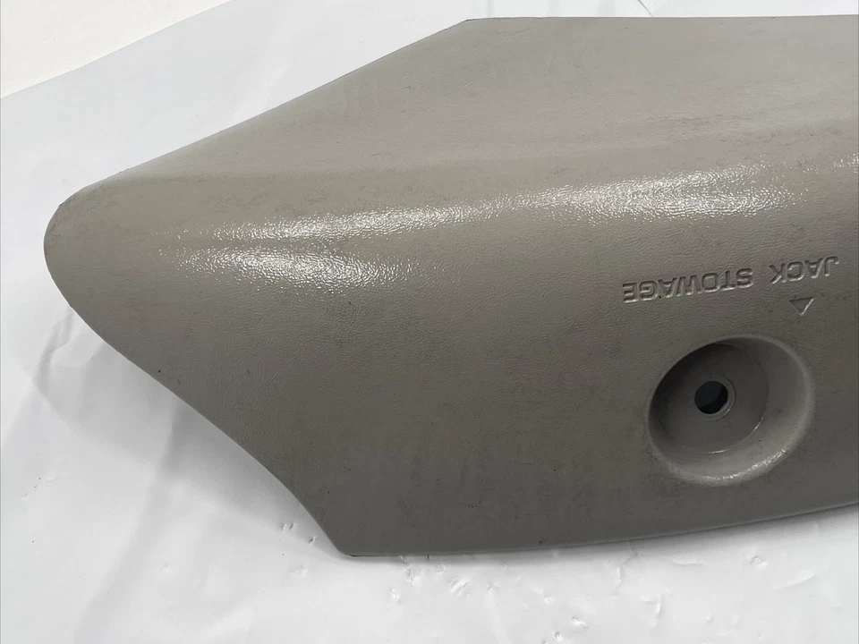 1991-1998 Chevy K/5 SUBURBAN Tahoe YUKON Rear CARGO Jack Storage Cover Lid OEM - Image 4 of 4