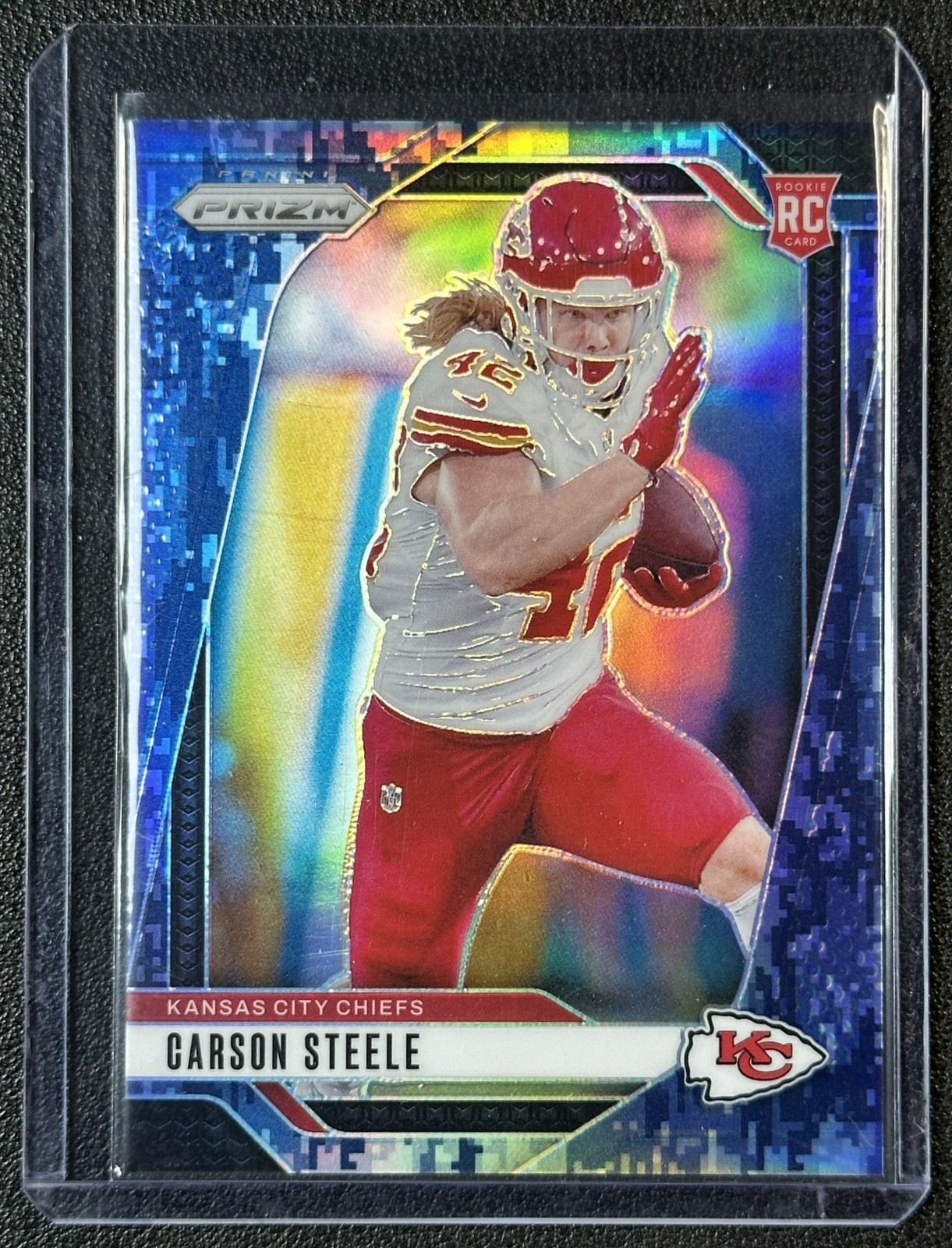 CARSON STEELE 2024 PANINI PRIZM #377 NAVY CAMO RC 11/25 CHIEFS
