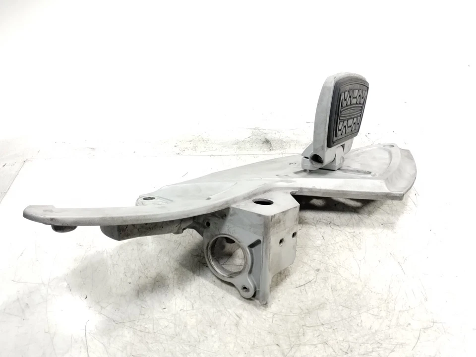 Soporte de montaje de clavija de pie derecho Can-Am Spyder RT 990 2011 705002834 Foto 4 de 4