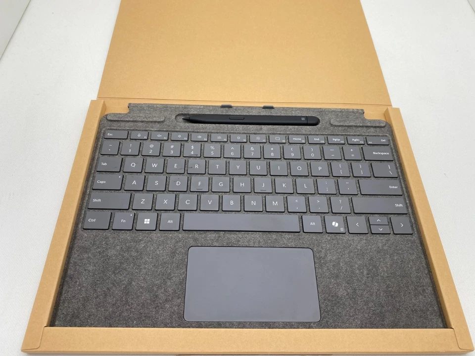 Microsoft Surface Pro Keyboard with Touchpad and Slim Pen 2 8X8-00164-platiinum - Image 4 of 4