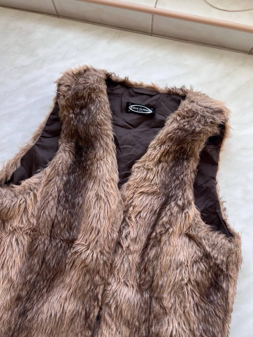 Rare Vintage Y2K Full Faux Fur Cropped Wmns Vest – If Six Was Nine Style LGB image 2