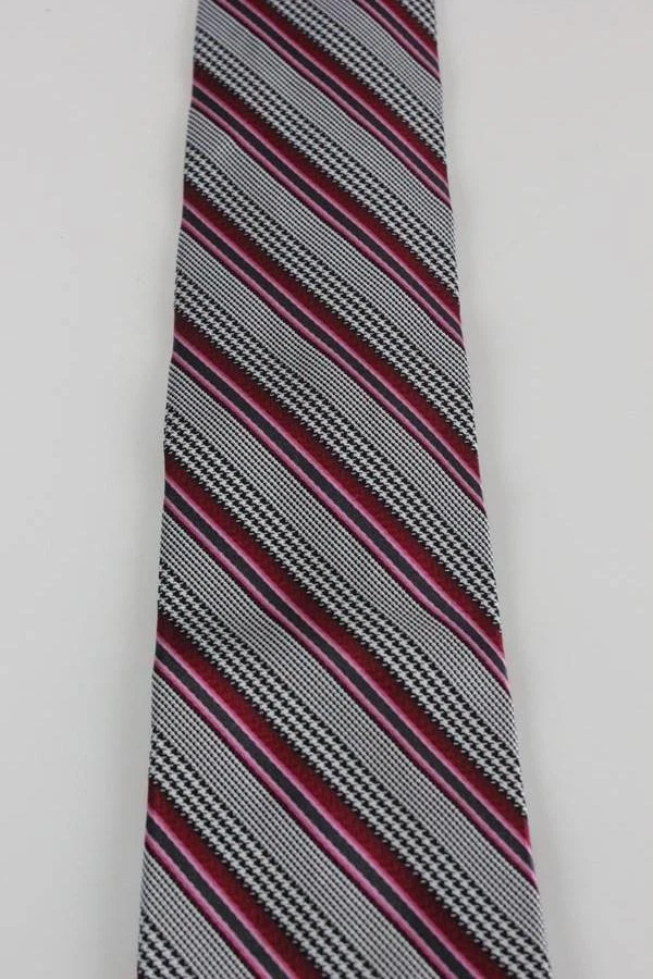 Corbata de seda ajustada Ben Sherman. Rayas rojas, blancas y negras. Foto 2 de 3