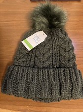 Time and Tru Women  s Cable Knit Beanie w/PomPom NWT