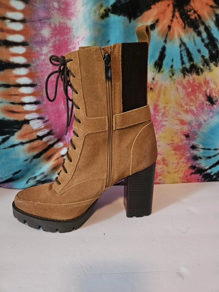 Bota de Combate Charles David Gimmick Para Mujer Talla 9 Camel con Suela Negra y Tacones Foto 3 de 4
