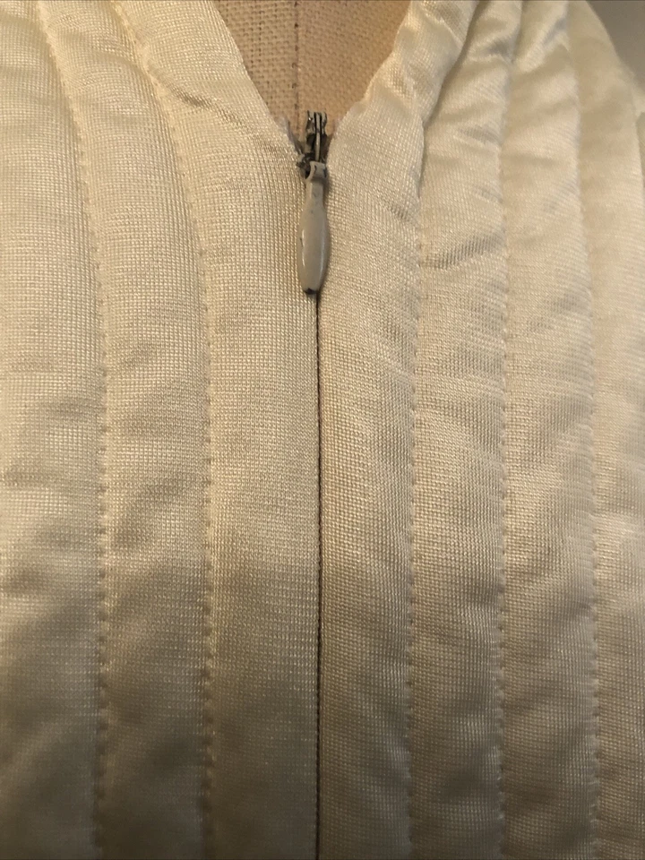 Abrigo largo vintage Vanity Fair marfil acolchado satinado caftán 8 bolsillos 1/2 cremallera Foto 3 de 4